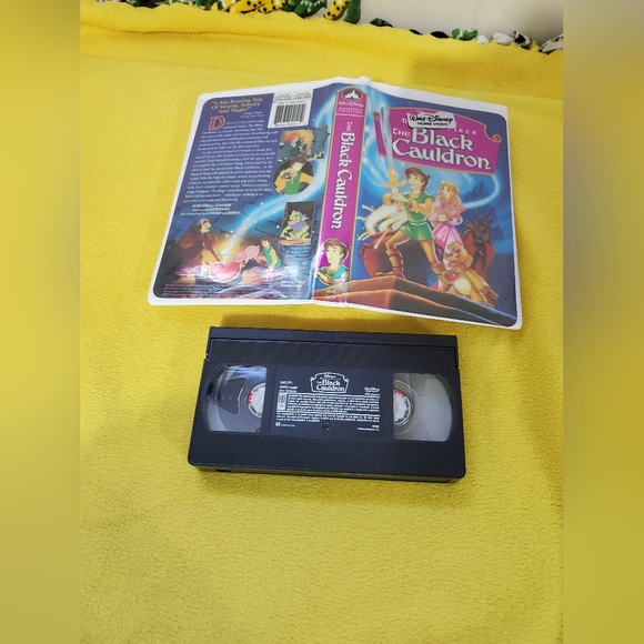 The Black Cauldron VHS - Picture 2 of 3